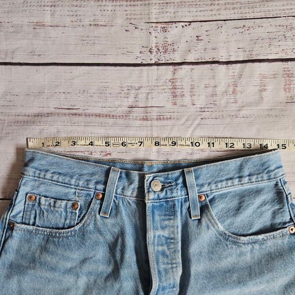 Levis Premium 501 Light Denim Wash Raw Hem Button Fly Shorts Womens 28 - Picture 5 of 7